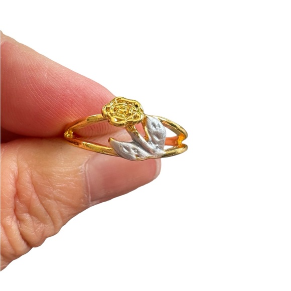 Gold and Silver Flower Ring - Picture 4 of 6